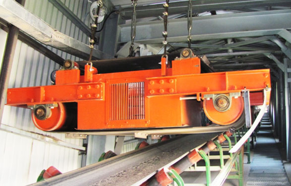 https://www.annilte.net/annilte-iron-remover-magnetic-separator-black-baffle-endless-rubber-conveyor-belt-product/