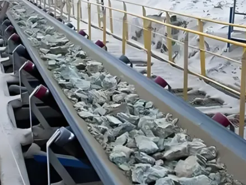 Conveyor belt for wollastonite mining