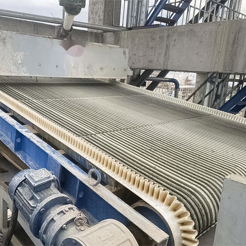 https://www.annilte.net/gold-shaking-table-carpet-product/